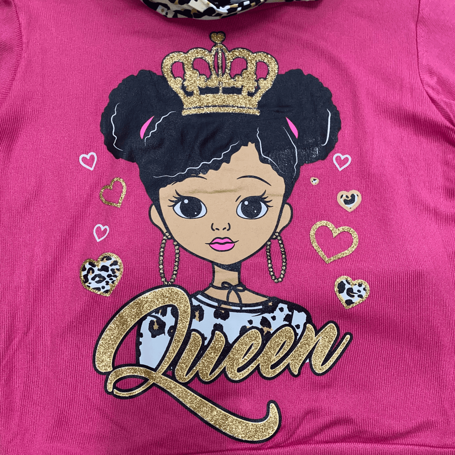 Get ready for fall in this cozy legging set. This set features a fuchsia colored top with a screen pressed "Queen" design and cheetah print leggings. The top also has an attached cheetah print scarf to complete the outfit.