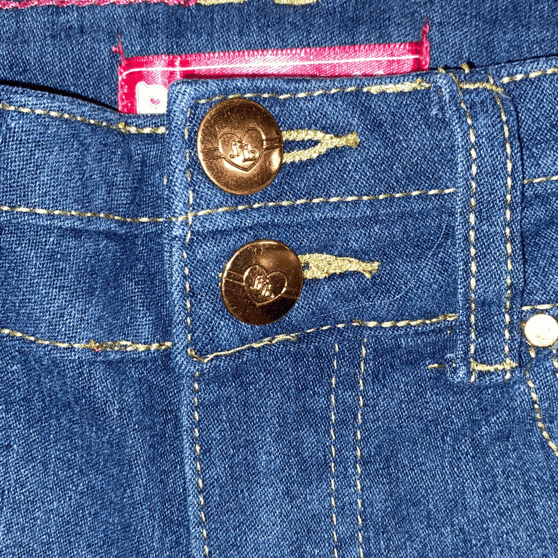 Zipper closure with two mock buttons.